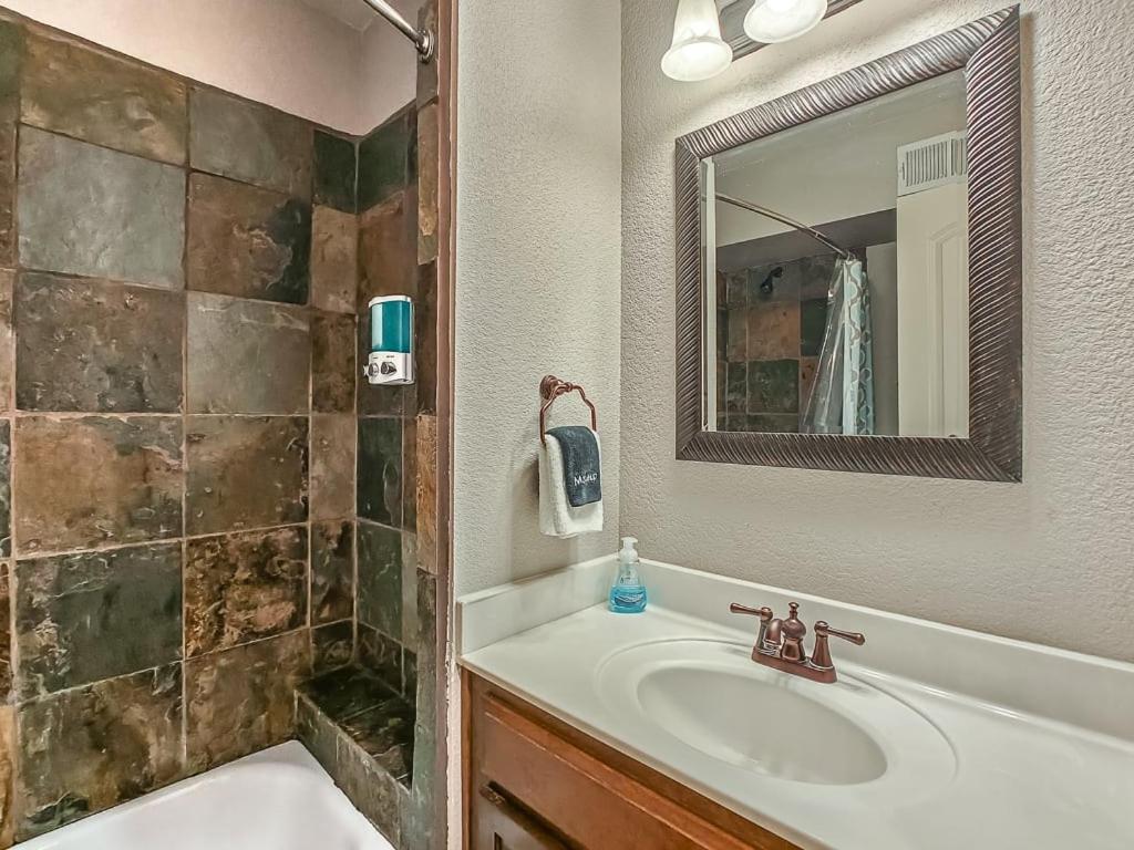Quiet Plaza Two Bedroom 2 Bathroom Kansas City Eksteriør bilde